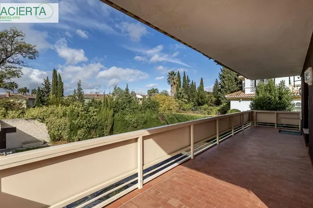 Gran casa con parcela y piscina en Cájar — 7