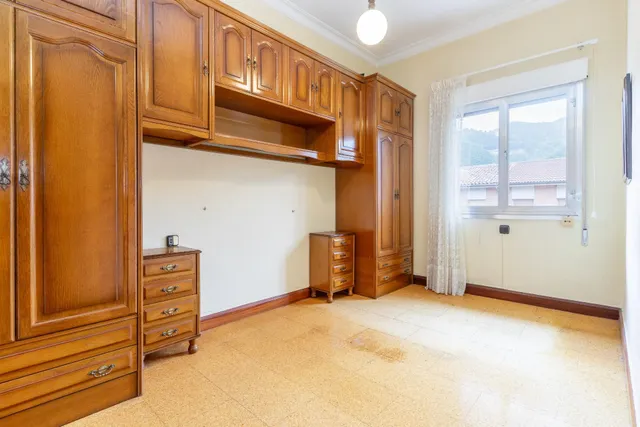 Piso de 4 dormitorios sin ascensor ( 2º) en el barrio de Santa Marina. Mieres — 20