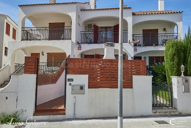 Acogedora casa adosada en El Prat de Cunit a solo 150 metros - foto 4