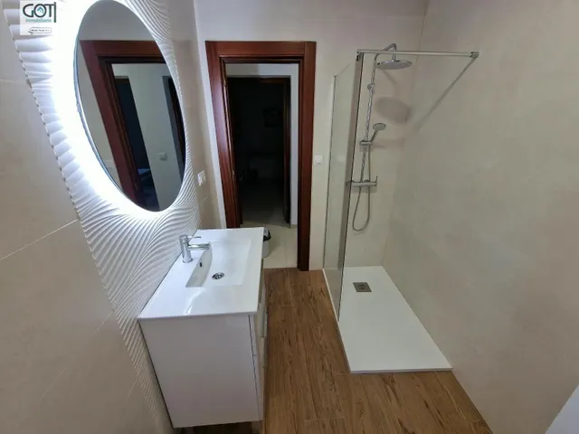 Amplio y Luminoso Piso en el Corazón de Granada por €900 — 16