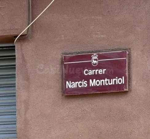 SE VENDE piso OKUPA en C NARCIS MONTURIOL 20 de Canovelles, Barcelona. — 3