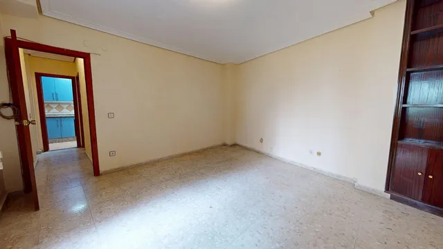 Magnifica vivienda situada en plena judería, con tres dormitorios, baño y cocina con acceso a un ámplio patio! — 28