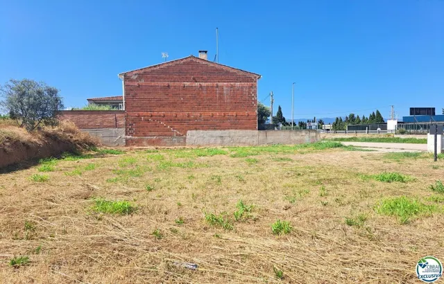 Parcela edificable en venta en Els Hostalets de Llers ? 587  - foto 4