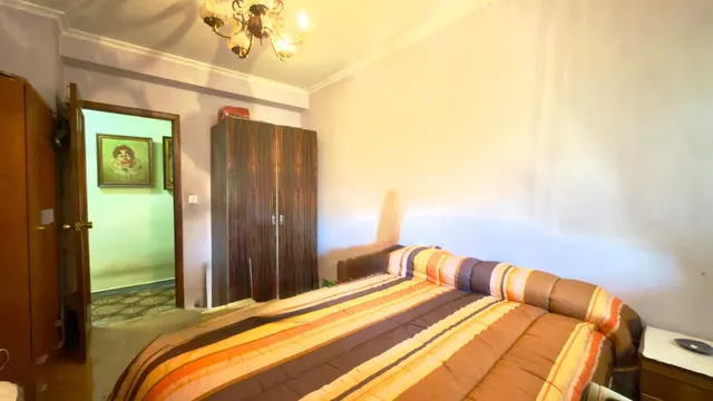 Se vende piso en el centro para reformar con ascensor 4 habitacione, 2 baños y garaje — 14