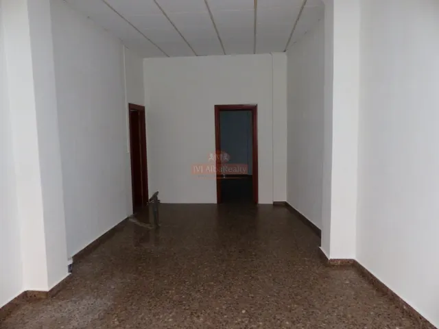 SE ALQUILA LOCAL COMERCIAL EN ZONA CENTRO- CARRETAS- EROSKI — 2