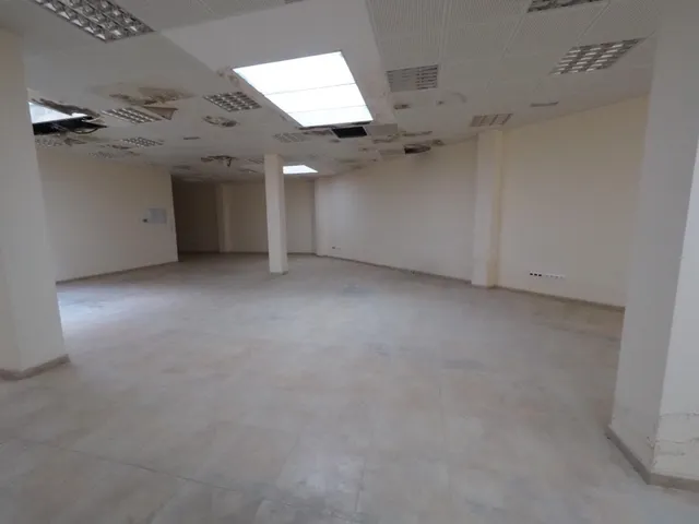 SE VENDE LOCAL COMERCIAL EN MANRESA, ZONA PASSEIG PERE III — 5
