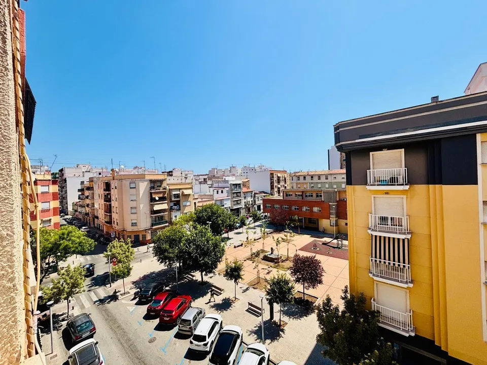 Oferta especial hasta final de año. Vivienda frente centro médico de Beniopa. carrer 1 de Maig