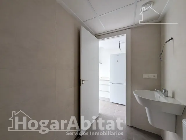 Estrena estilo de vida en este moderno adosado con gran porche, terraza, patio y piscina comunitaria — 32