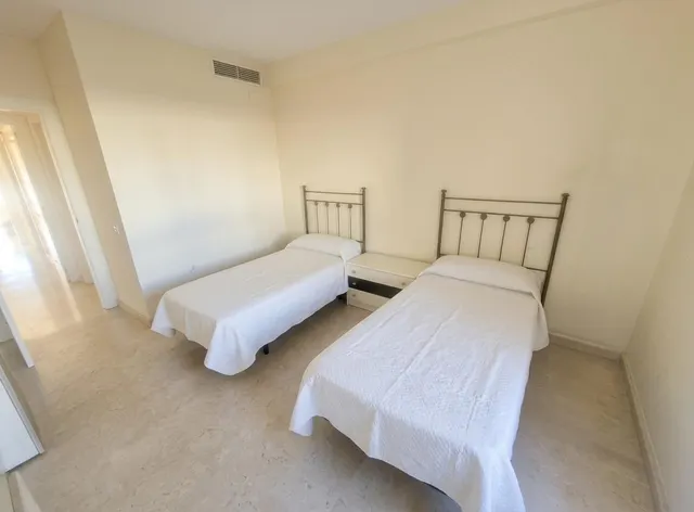Oferta de piso de 2 dormitorios con plaza de garaje y trastero en la duquesa — 9