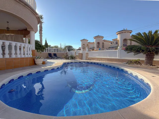 Orihuela Costa! Impresionante Villa Mediterránea con generos - foto 5