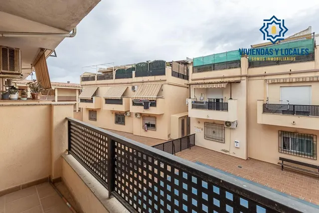 Piso en urbanización con piscina en Las Gabias — 21