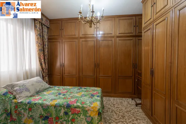 Amplia vivienda en pleno centro de Granada — 11