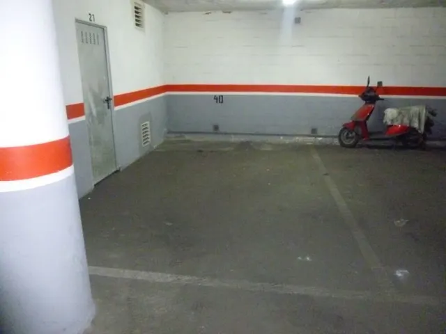 PLAZA DE GARAJE FRENTE A LOS INSTITUTOS — 2
