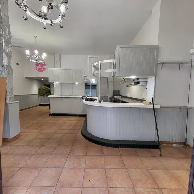 SE VENDE BAR EN LA CASILLA — 4