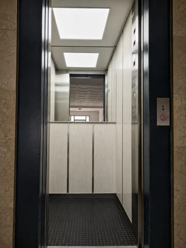 PISO DE 110 M2 CON TRES DORMITORIOS DOBLES Y TERRAZA EN EL CENTRO DE SAN PEDRO DE ALCÁNTARA — 21