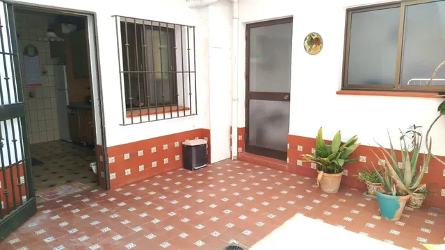 Edificio en plena plaza de la constitución — 3
