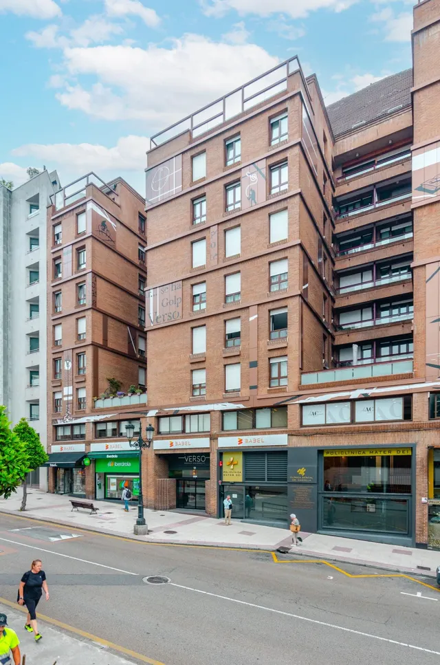 Piso en el Edificio El Verso, Calle Víctor Chavarri — 36