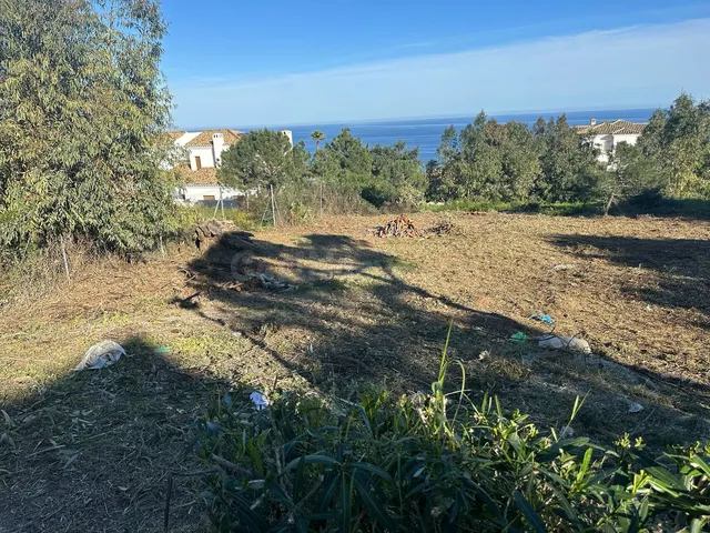 Terreno urbano de 884 m² con vistas al mar en Manilva - foto 5