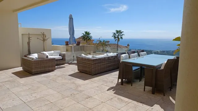 Impresionante ático dúplex con panorámicas vistas al mar en 