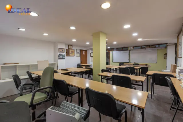 LOCAL COMERCIAL JUNTO A ÁNGEL GANIVET | ESPACIO Y UBICACIÓN. — 6