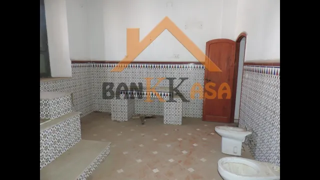 SE VENDE CASA ANTIGUA EN BERJA ZONA MERCADO DE ABASTOS — 29