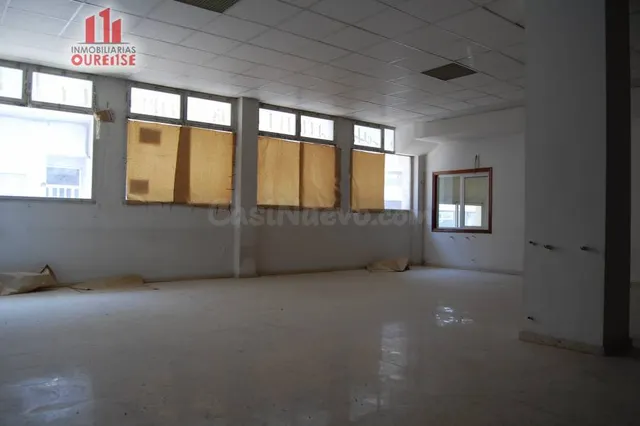 AMPLIO LOCAL COMERCIAL EN EL VEINTIUNO