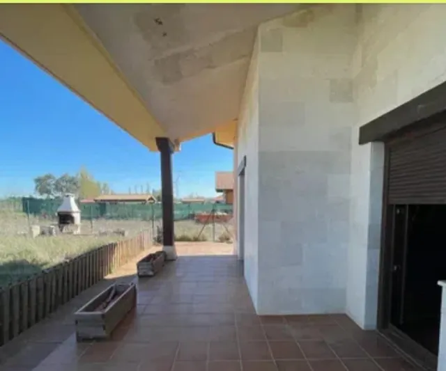 MONCASA VENDE Chalet en urbanización Ctra Carrión — 16