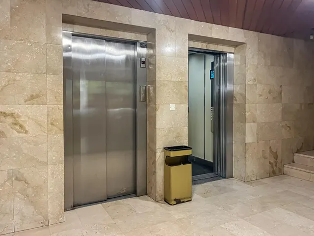 Piso con garaje y trastero en torre en Elviña — 29
