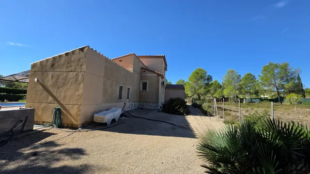 Chalet con piscina, gran parcela y licencia turística — 32