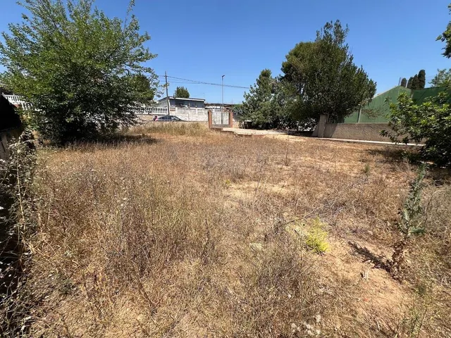 Terreno urbano en Torrent con edificación y frontenis. — 41