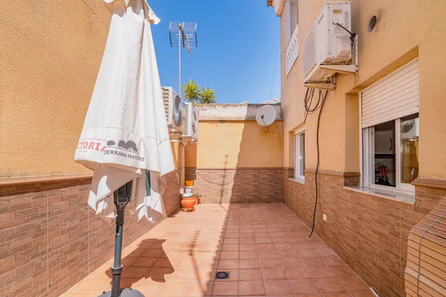 ÁTICO DUPLEX CON NEGOCIO EN PLENO RENDIMIENTO — 18