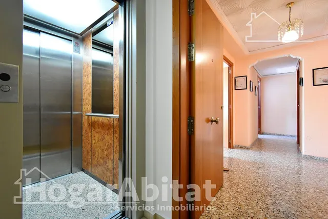 Muy amplio con balcón, exterior y muchísima luz natural — 34