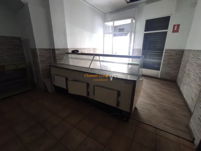 SE ALQUILA LOCAL COMERCIAL  EN ZONA CENTRO CON SALIDA DE HUMOS !!! — 3