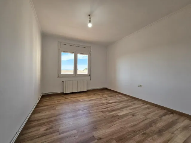 PISO DE 4 habitaciones EN MANRESA — 13