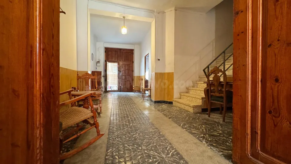 Casa de pueblo con gran potencial en el centro de Pego