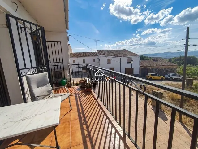 Casa independiente con gran jardín, terraza y vistas despeja