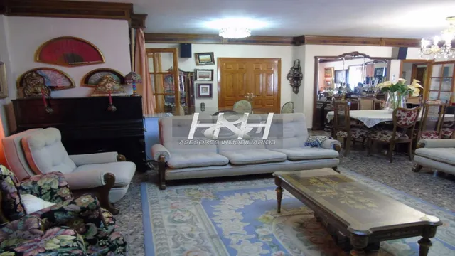 Sensacional villa en urbanización Santa Bárbara. / HH Asesores inmobiliarios. — 26