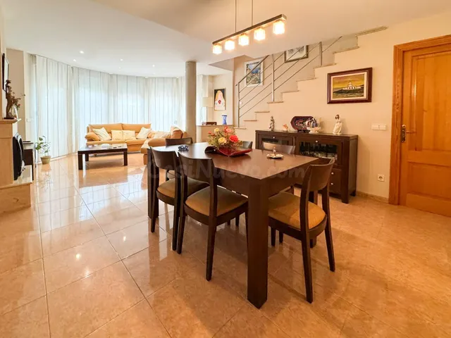 ESPECTACULAR CHALET TIPO DÚPLEX CON VARIAS TERRAZAS Y GARAJE - foto 4