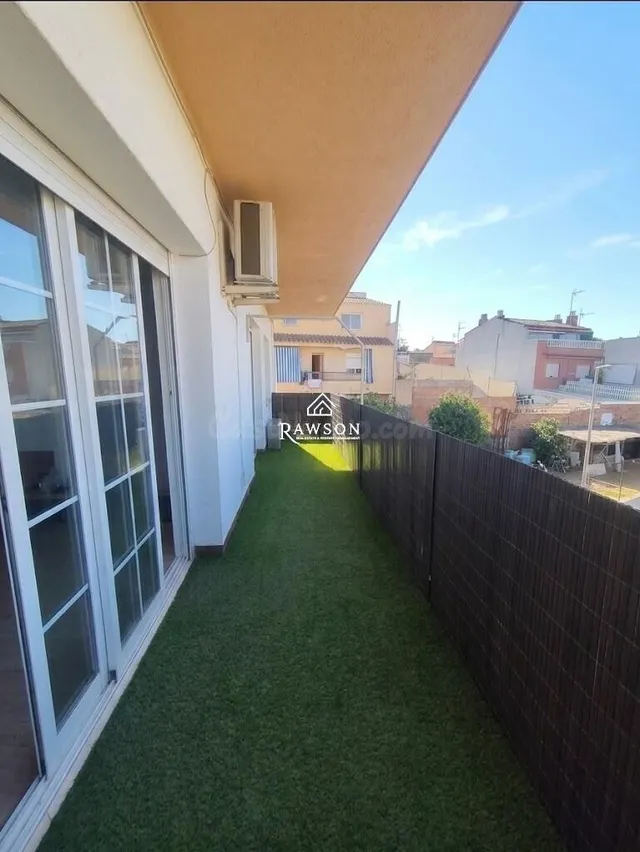 Piso luminoso con terraza y trastero en La Collada, Vilanova