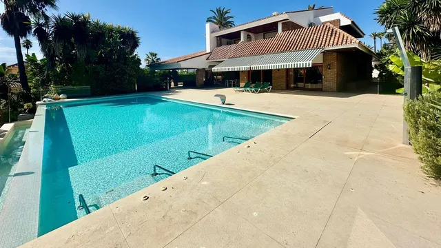 Chalet 7 habitaciones 834m² en venta - Marbella
