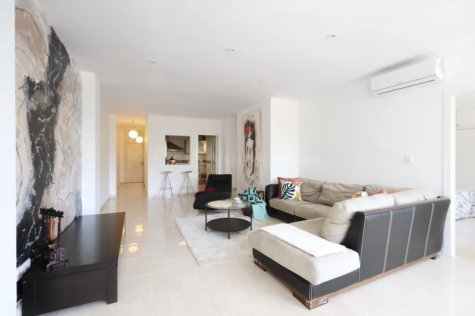REFORMADO APARTAMENTO FRENTE DEL PUERTO. 3 DORM. 2 BAÑO. 110M2.