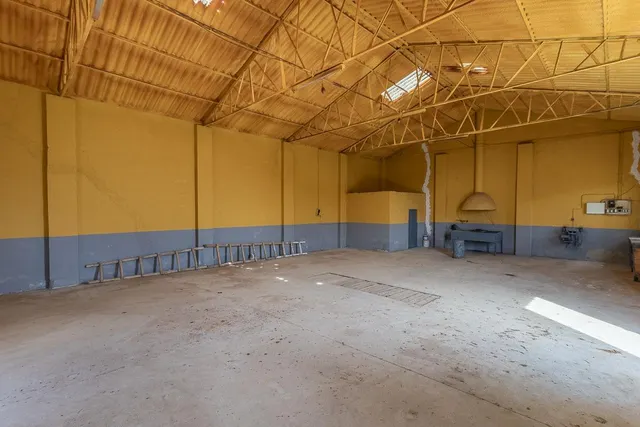 ESTUPENDO SOLAR URBANO CON NAVE EN PEDRO MARTÍNEZ — 6