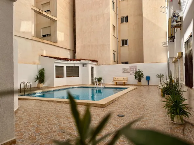 Estudio con Vistas y Piscina en Torrevieja - ¡Tu Oportunidad - foto 5