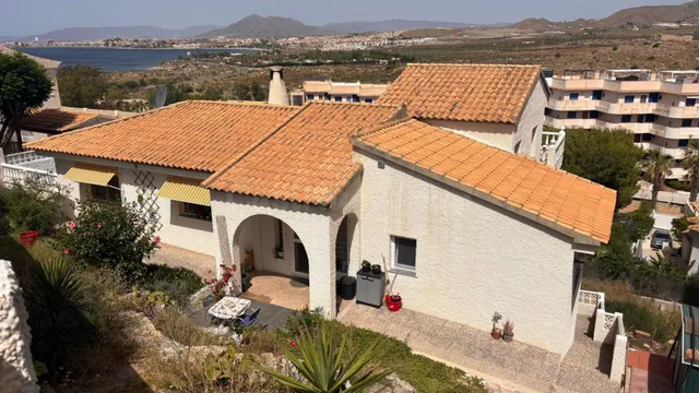 Venta en exclusiva. Magnífica villa en parcela independiente - foto 4
