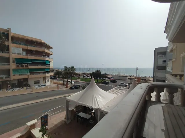 Apartamento reformado en segunda linea de playa  con vistas al mar en Guardamar del Segura — 2