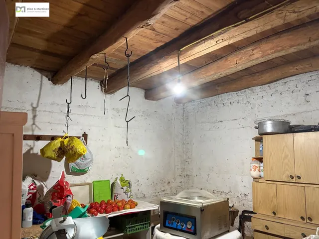 CASA CON AMPLIO TERRENO PRÓXIMA A LEÓN — 24