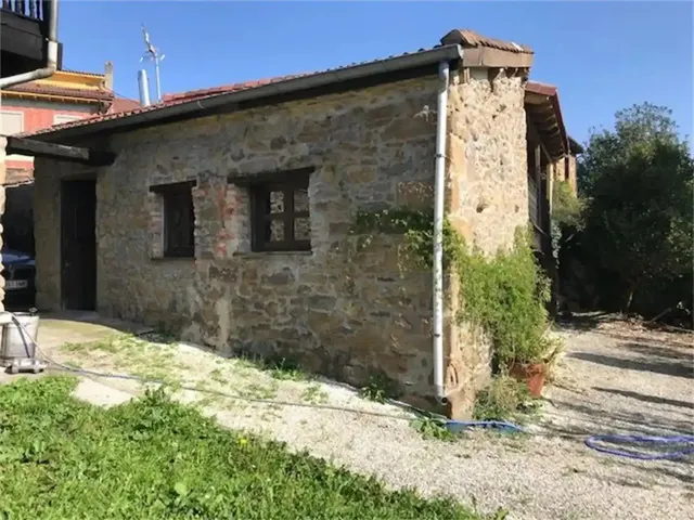 Encanto asturiano: casa con hórreo, cochera y finca edificable en Pando, Langreo — 8