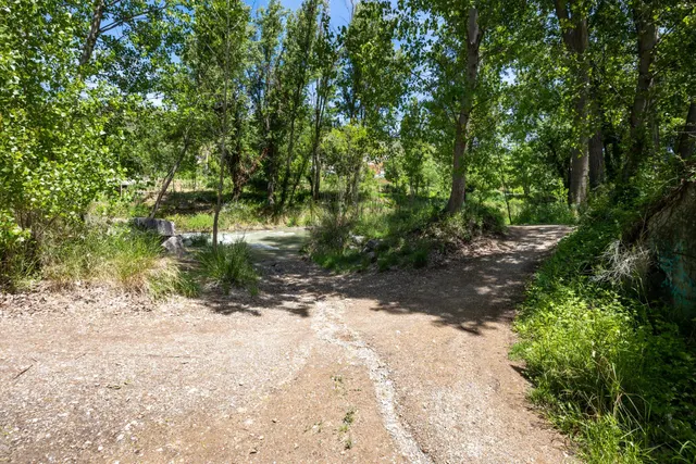 Gran terreno en la Carretera de la Sierra — 40