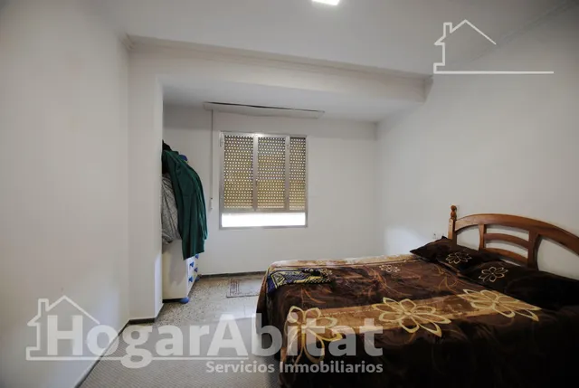 ¡gran oportunidad! muy amplio de 4 dormitorios, con balcón junto av beniopa — 8