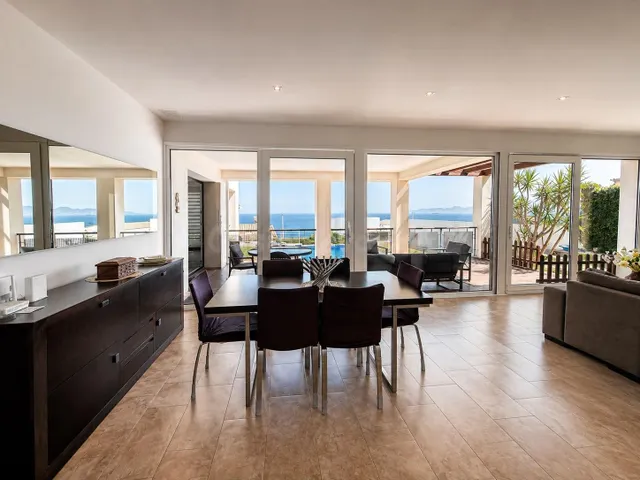 Magnífica villa unifamiliar en el faro con vistas a africa — 24